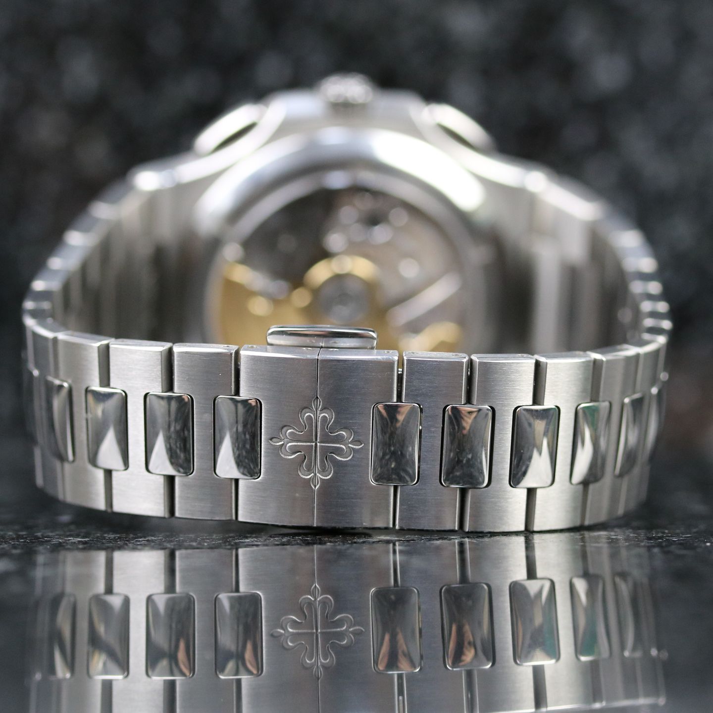Patek Philippe Nautilus 5990 (2018) - Black dial 41 mm Steel case (4/8)