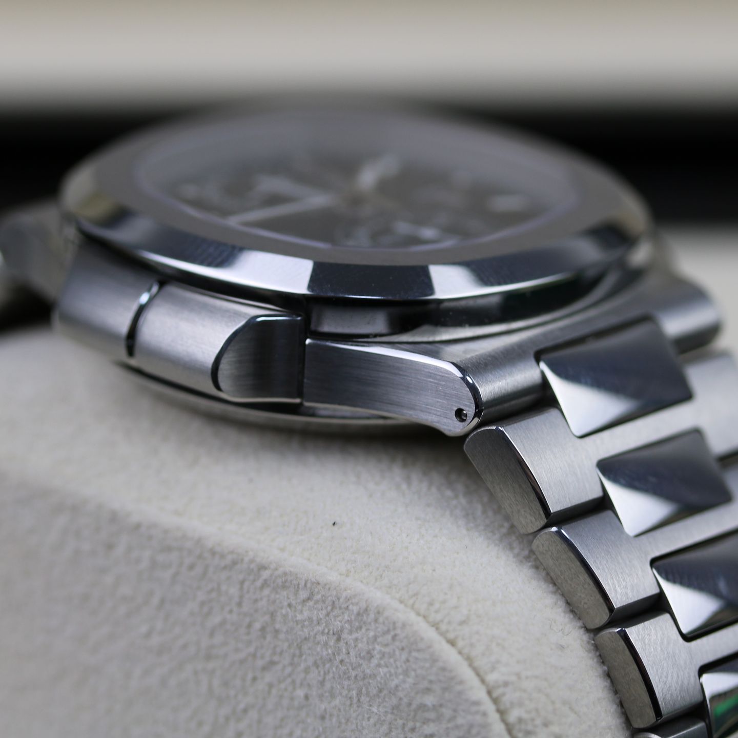 Patek Philippe Nautilus 5990 (2018) - Black dial 41 mm Steel case (8/8)