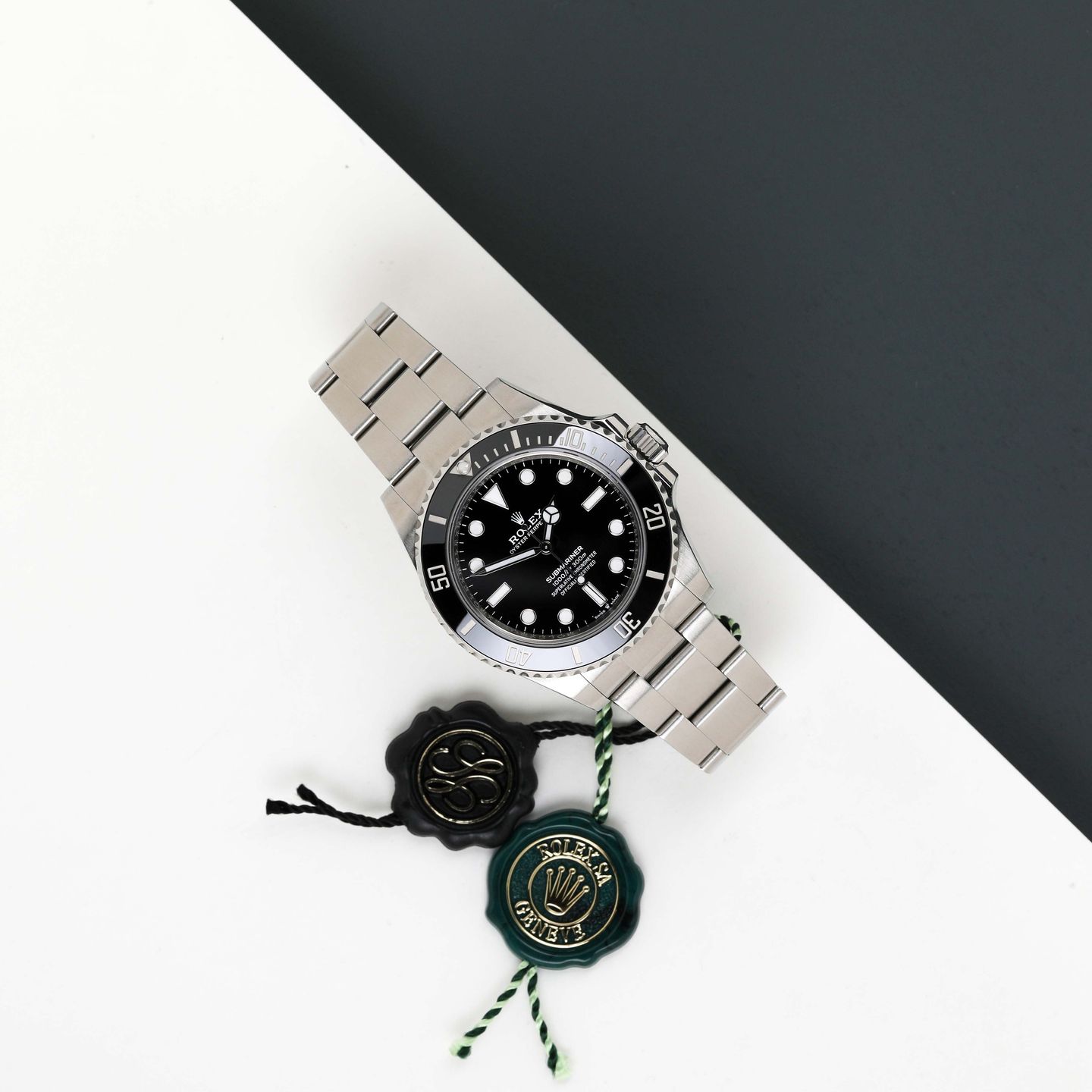 Rolex Submariner No Date 124060 (2021) - Black dial 41 mm Steel case (1/8)