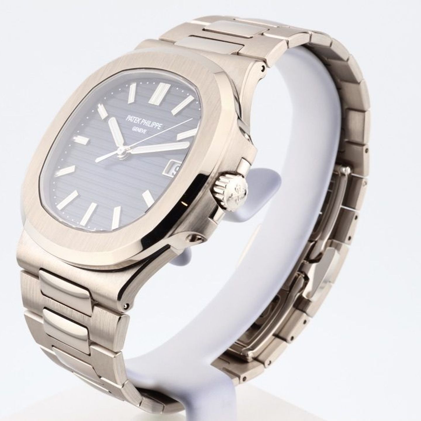 Patek Philippe Nautilus 5811/1G-001 (2022) - Blue dial 41 mm White Gold case (2/8)