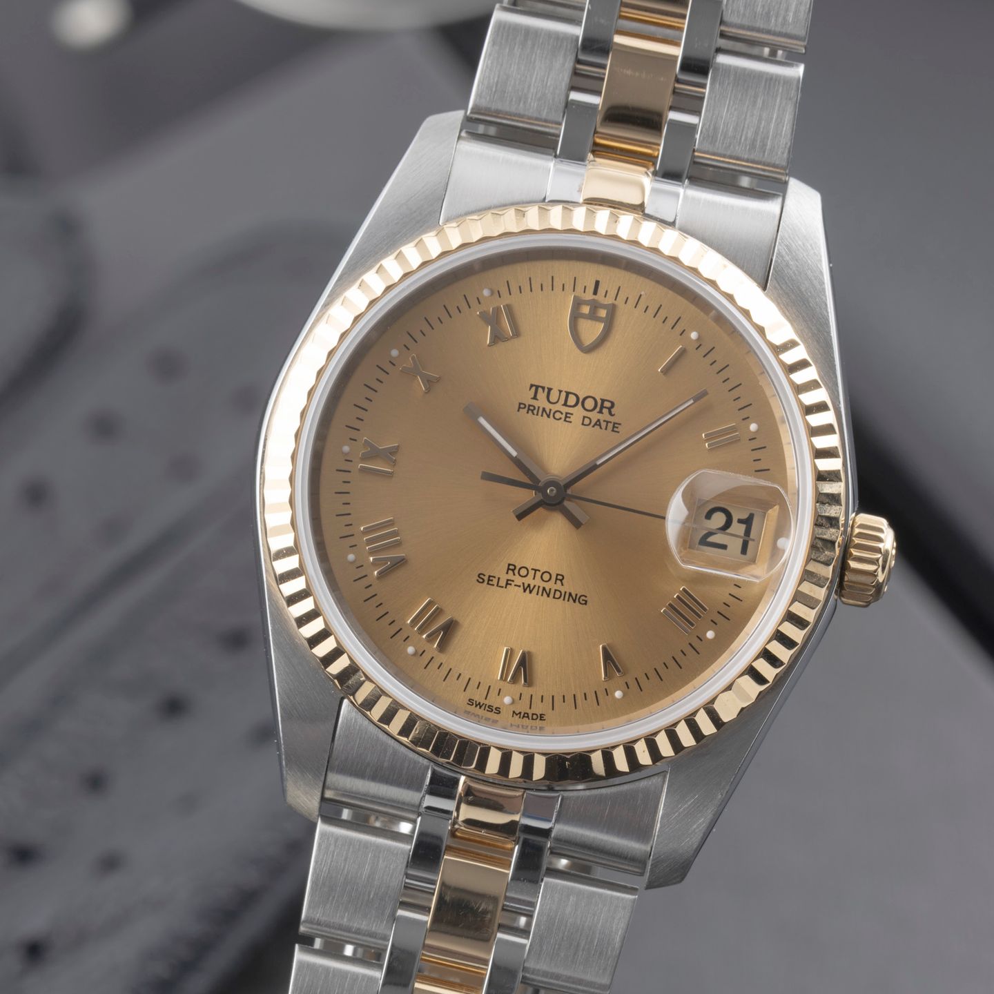 Tudor Prince Date 74033 - (3/8)