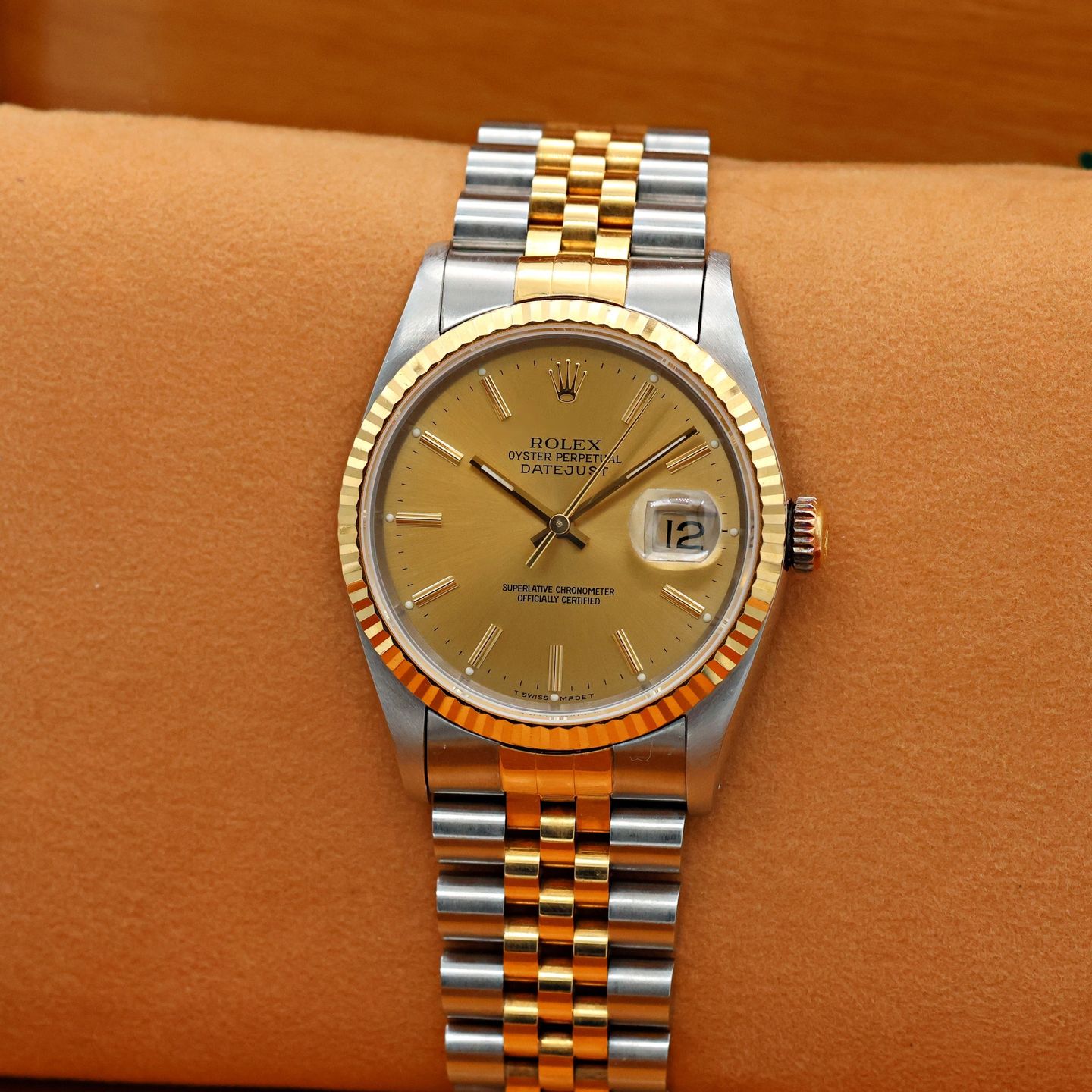 Rolex Datejust 36 16233 (Unknown (random serial)) - Champagne dial 36 mm Gold/Steel case (1/8)