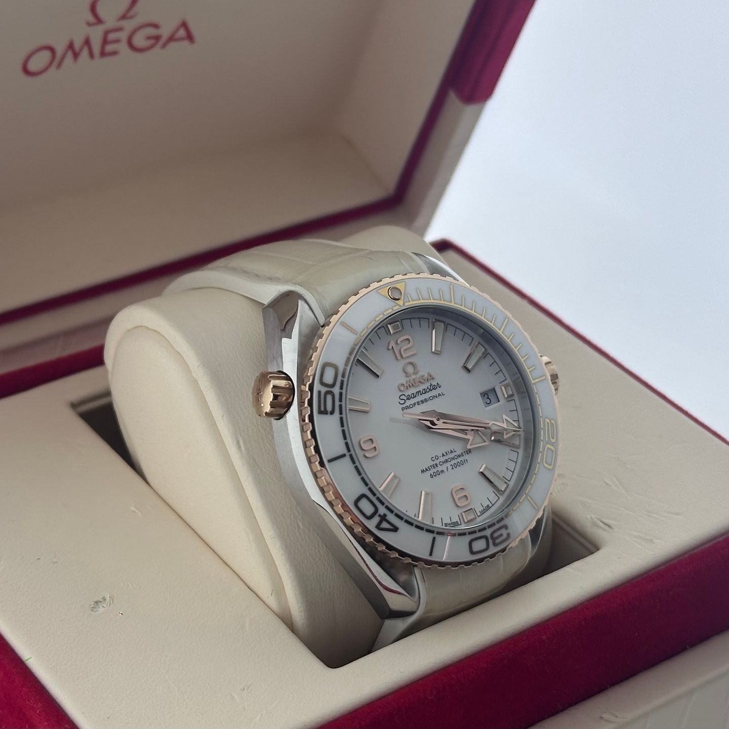 Omega Seamaster Planet Ocean 215.23.40.20.04.001 (2017) - White dial 40 mm Steel case (8/8)