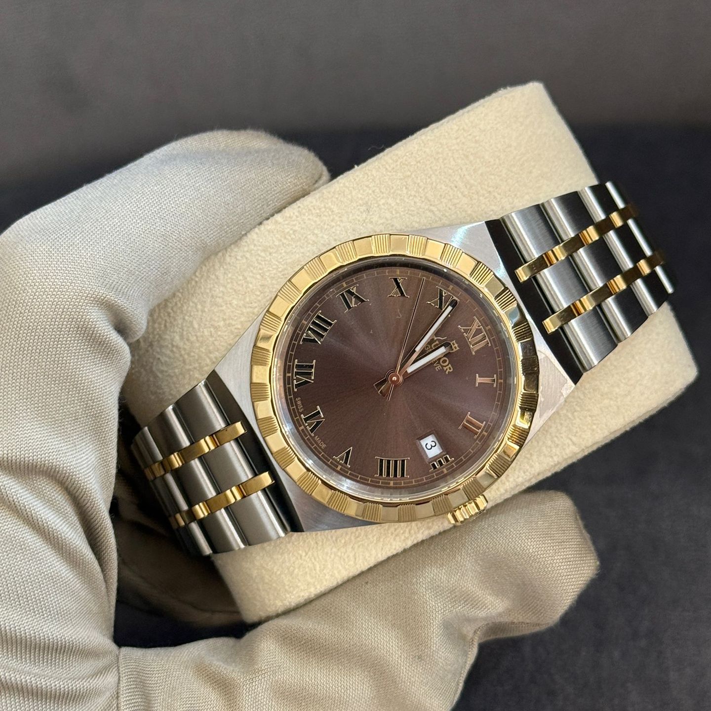 Tudor Royal 28503 (2025) - Bruin wijzerplaat 38mm Staal (3/8)