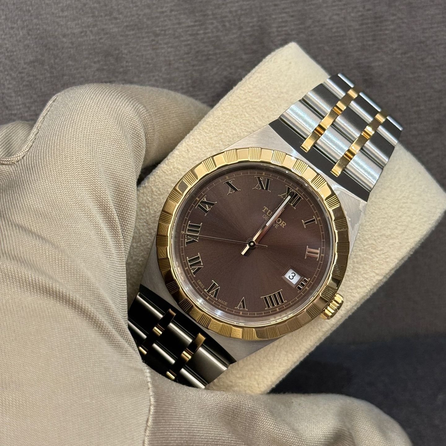 Tudor Royal 28503 (2025) - Bruin wijzerplaat 38mm Staal (6/8)