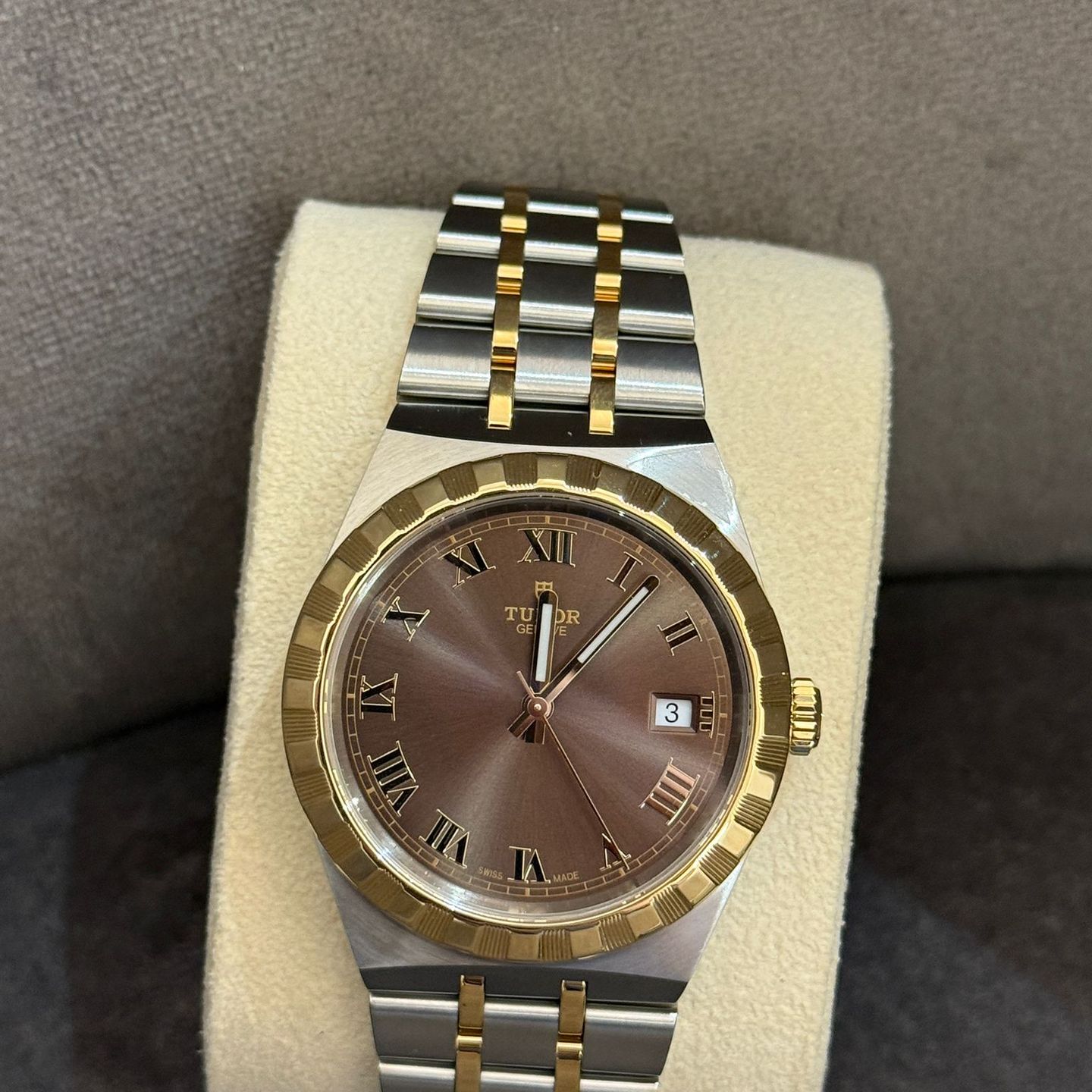 Tudor Royal 28503 (2025) - Bruin wijzerplaat 38mm Staal (2/8)