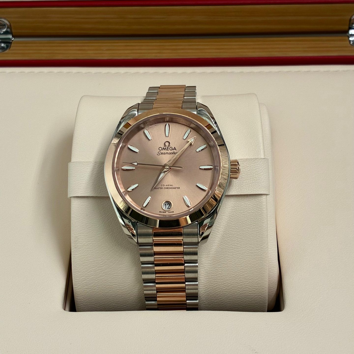 Omega Seamaster Aqua Terra 220.20.34.20.10.001 (2025) - Pink dial 34 mm Gold/Steel case (1/7)
