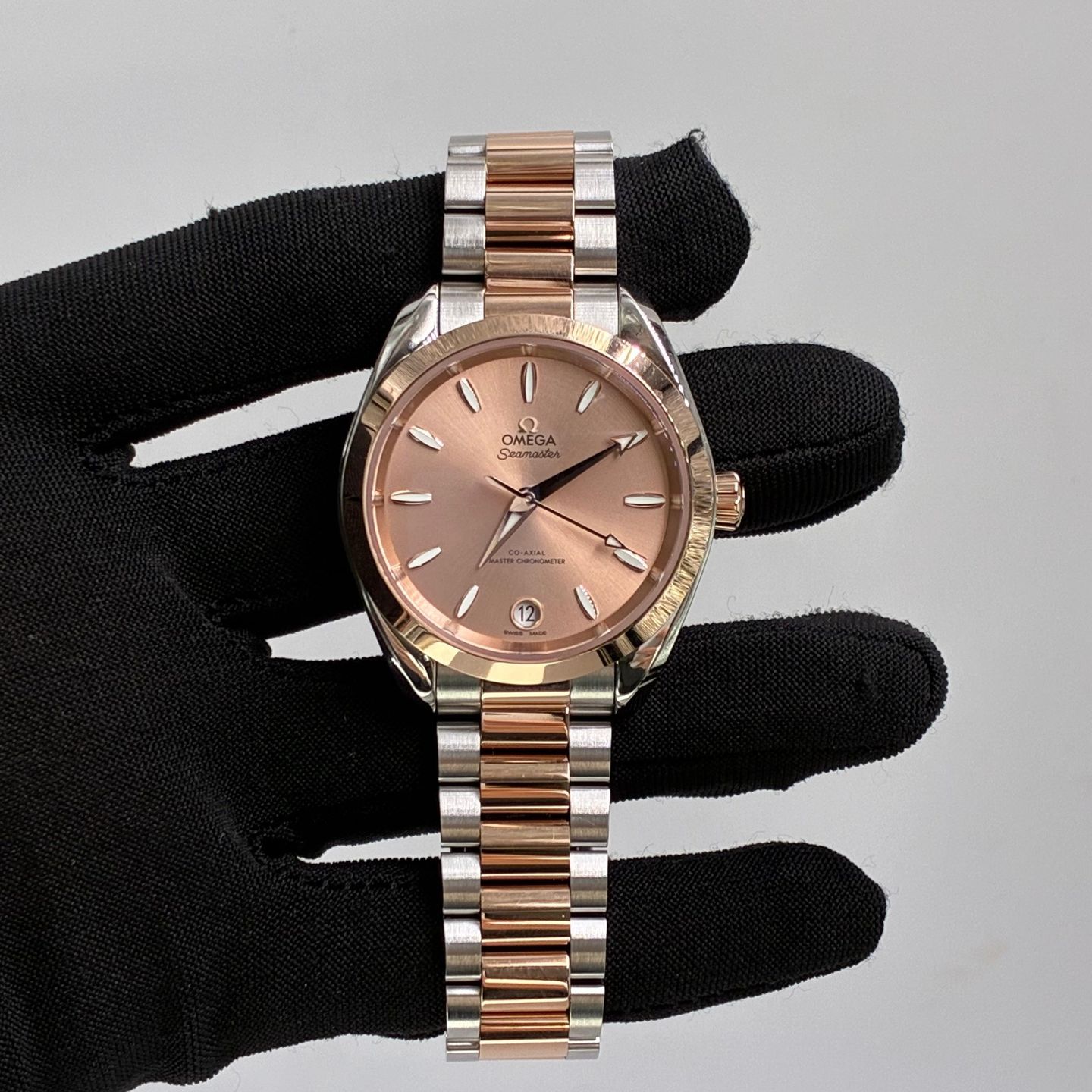 Omega Seamaster Aqua Terra 220.20.34.20.10.001 (2025) - Pink dial 34 mm Gold/Steel case (5/7)
