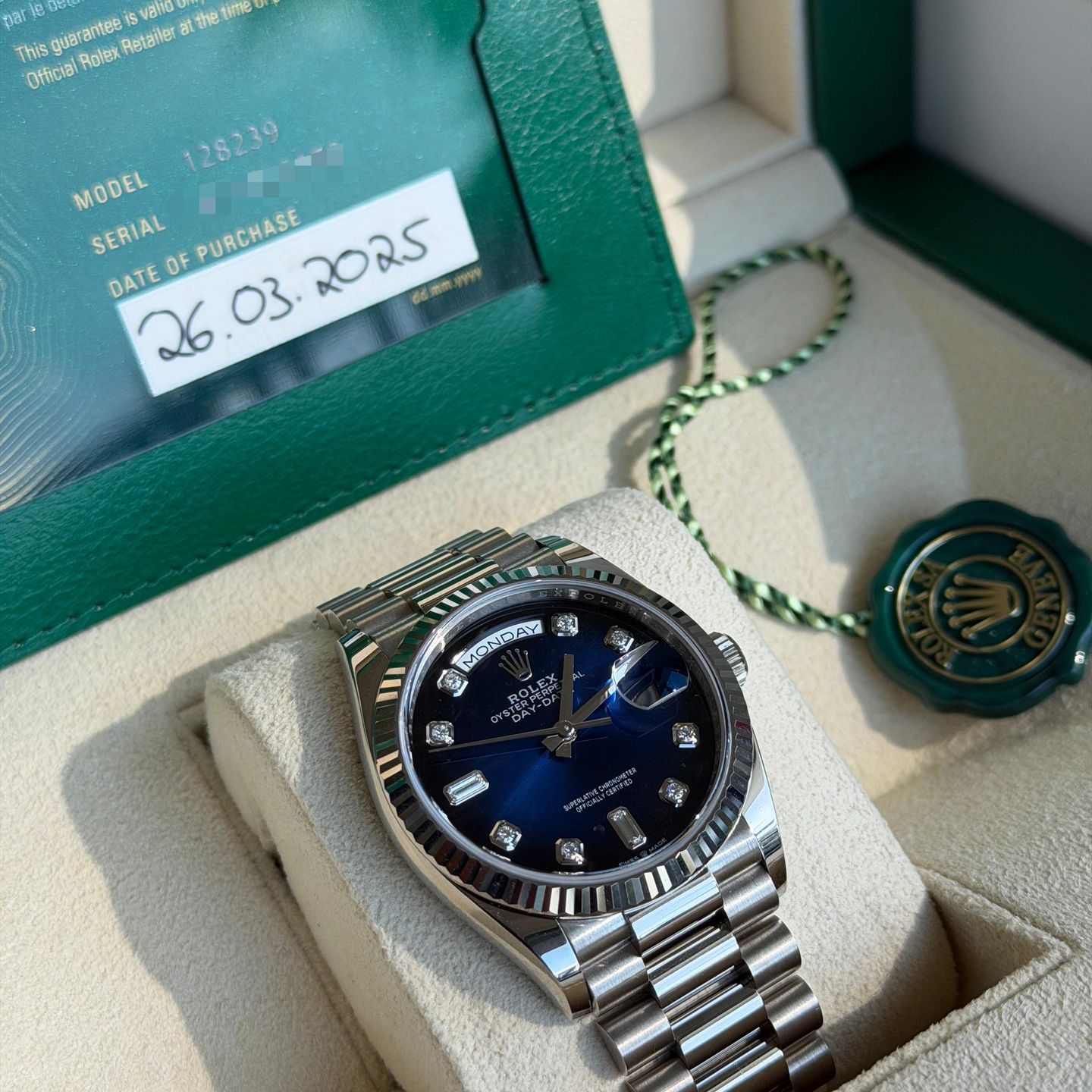 Rolex Day-Date 36 128239 (2025) - Blue dial 36 mm White Gold case (2/6)