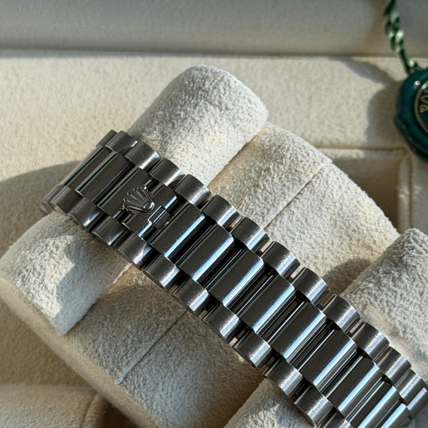 Rolex Day-Date 36 128239 (2025) - Blue dial 36 mm White Gold case (3/6)