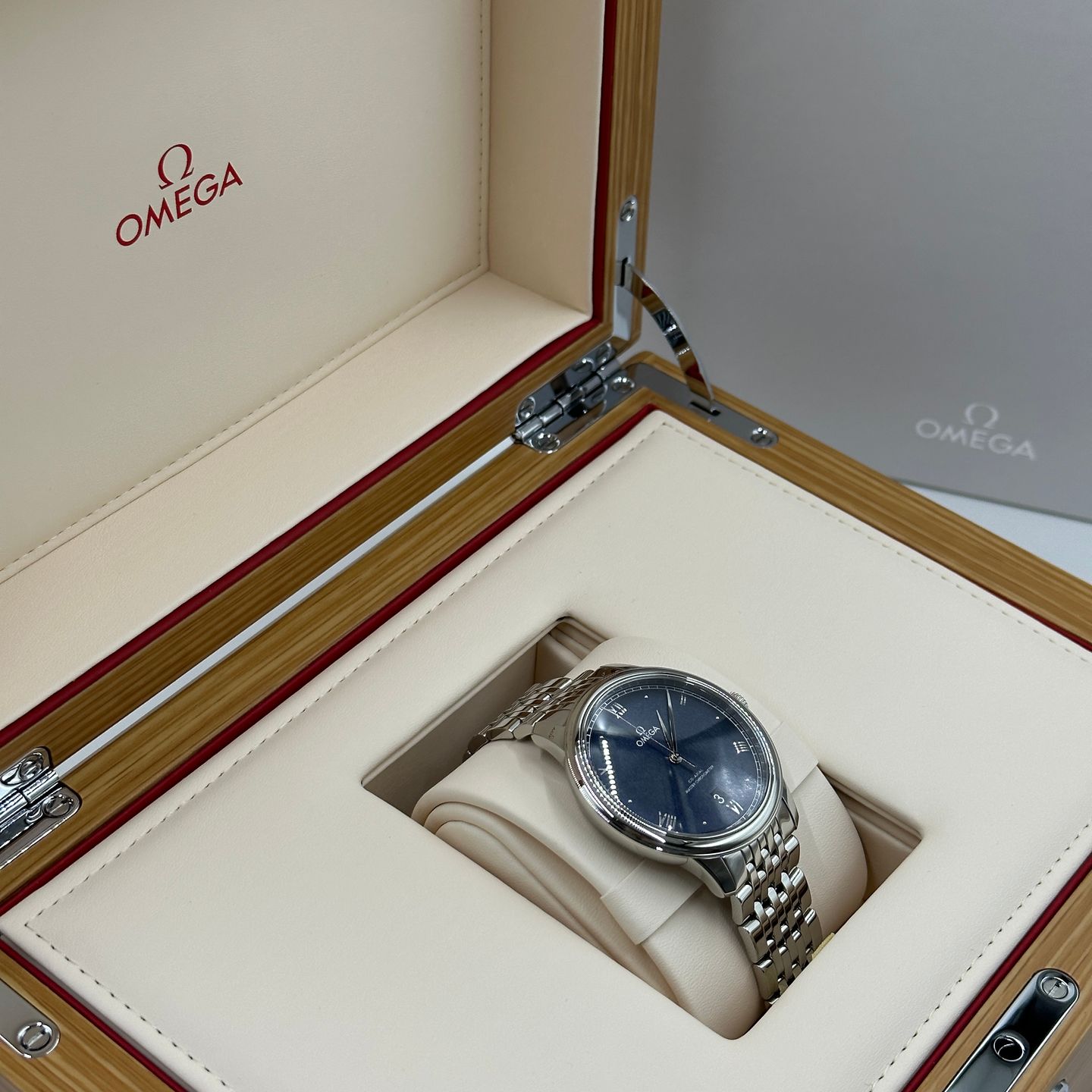 Omega De Ville Prestige 434.10.40.20.03.001 (2024) - Blauw wijzerplaat 40mm Staal (2/8)