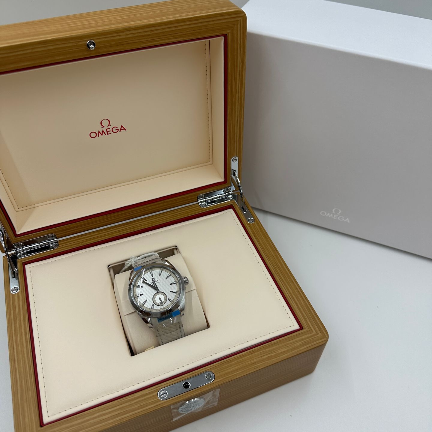 Omega Seamaster Aqua Terra 220.12.41.21.02.005 (2023) - Zilver wijzerplaat 41mm Staal (2/8)