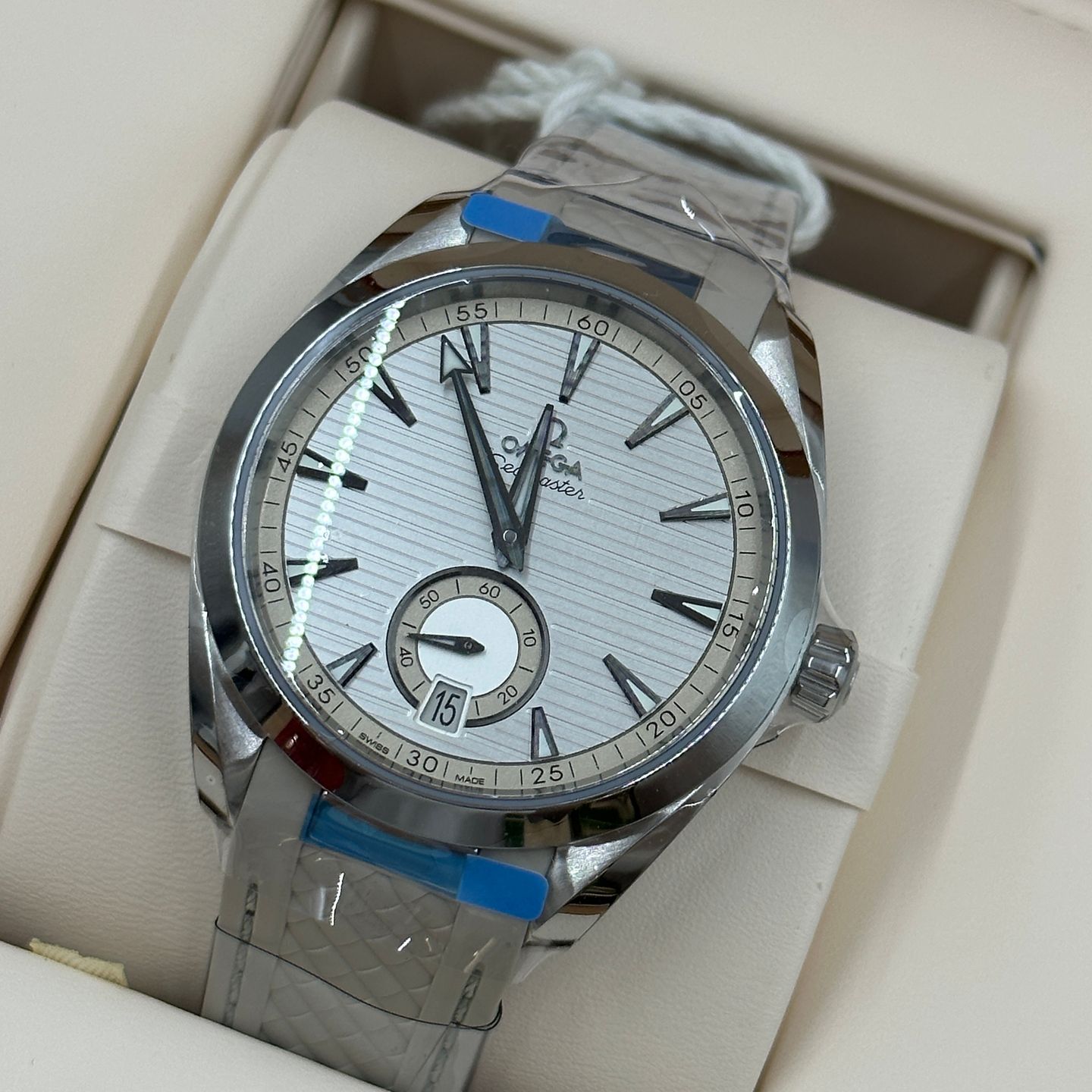 Omega Seamaster Aqua Terra 220.12.41.21.02.005 (2023) - Silver dial 41 mm Steel case (3/8)