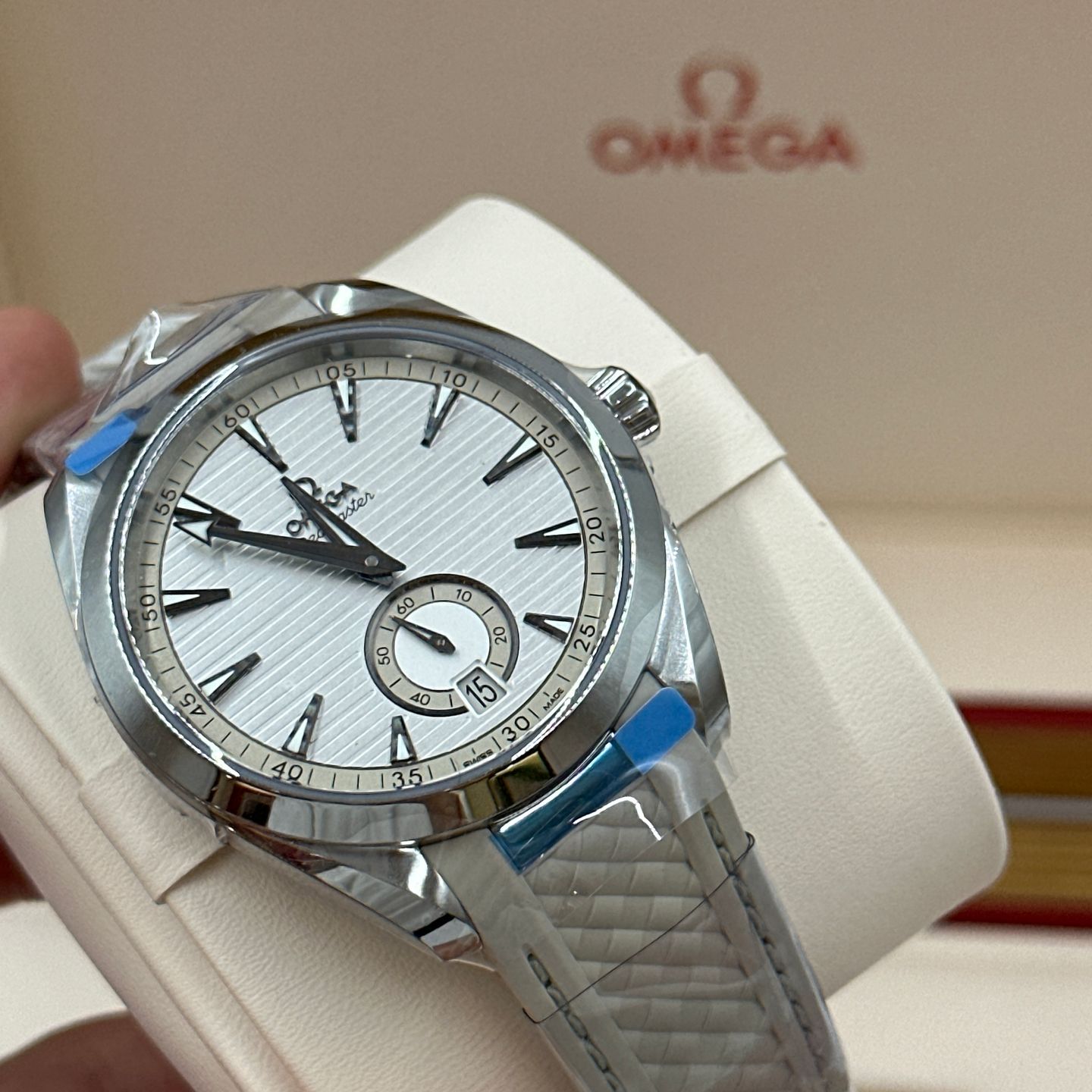 Omega Seamaster Aqua Terra 220.12.41.21.02.005 (2023) - Silver dial 41 mm Steel case (5/8)