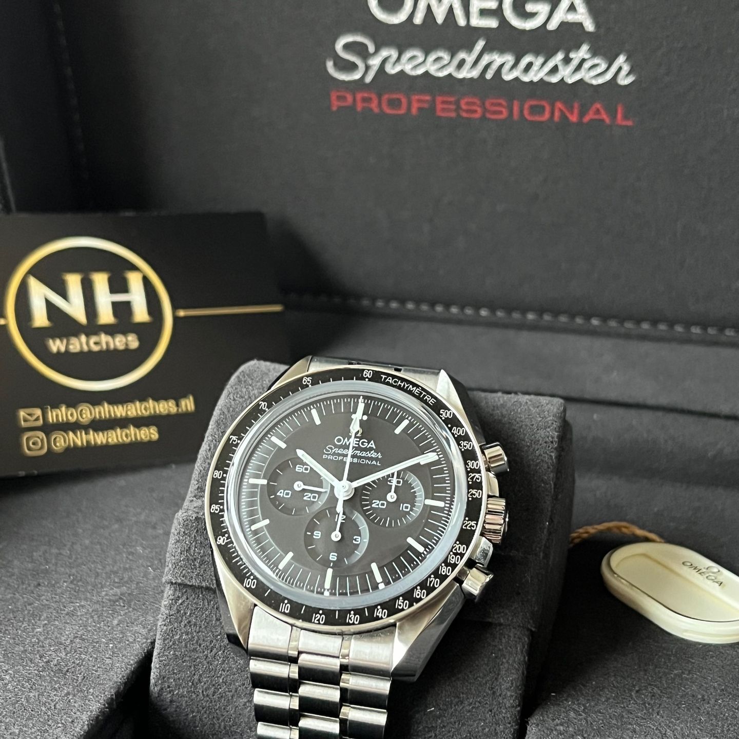 Omega Speedmaster Professional Moonwatch 310.30.42.50.01.002 (2025) - Zwart wijzerplaat 42mm Staal (1/8)