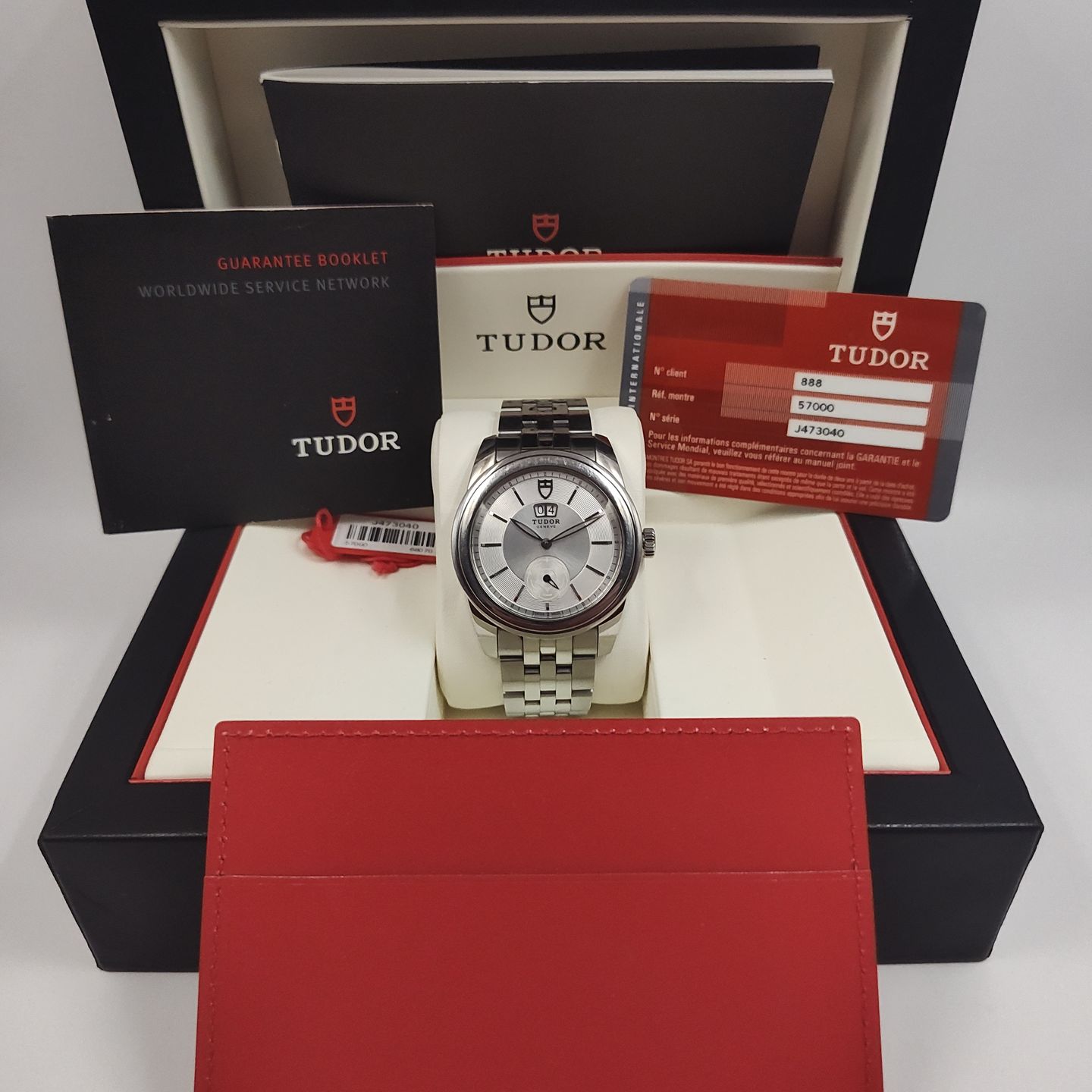 Tudor Glamour Double Date 57000 (2012) - Silver dial 42 mm Steel case (2/7)