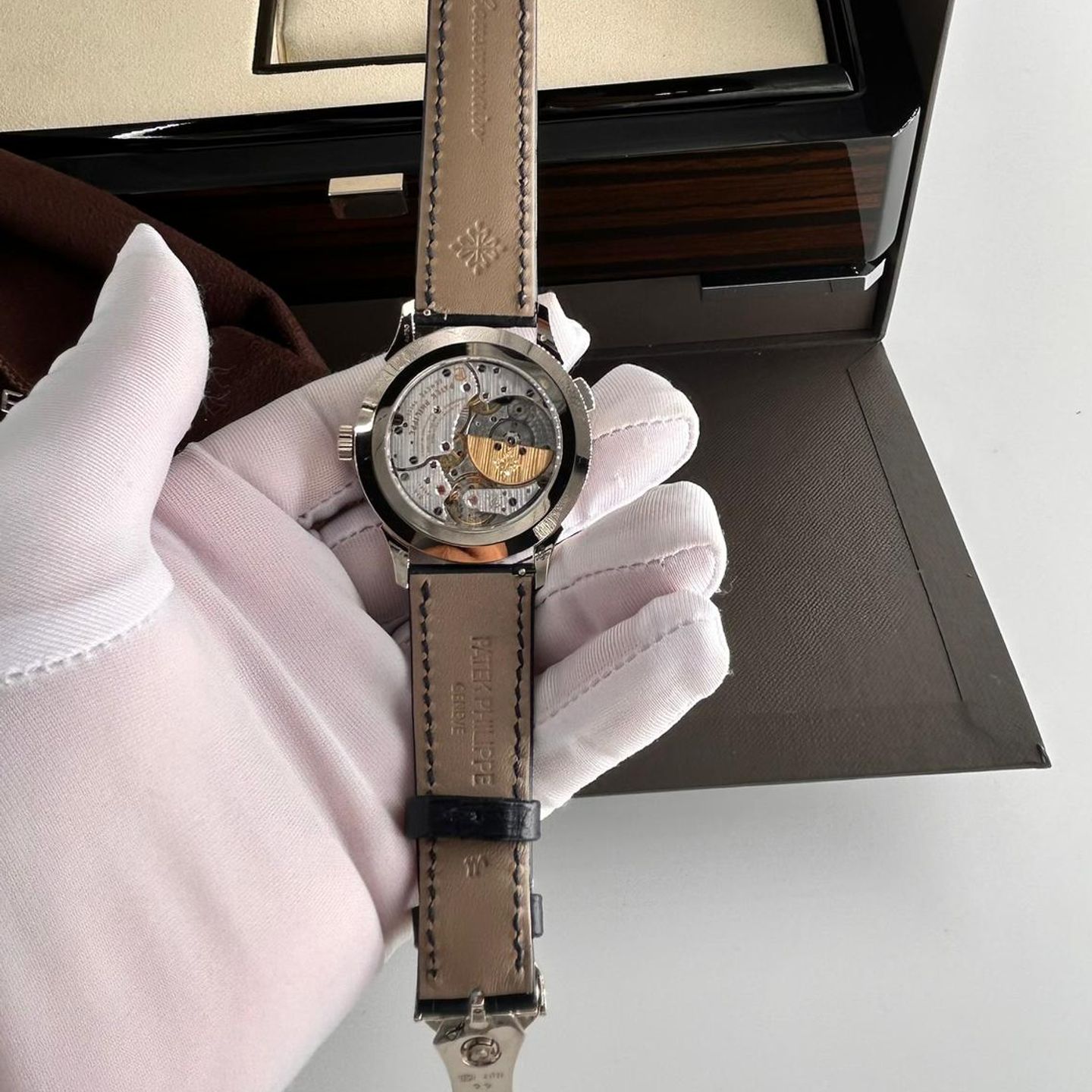 Patek Philippe Complications 5231G-001 (2025) - Multi-colour dial 39 mm White Gold case (4/8)