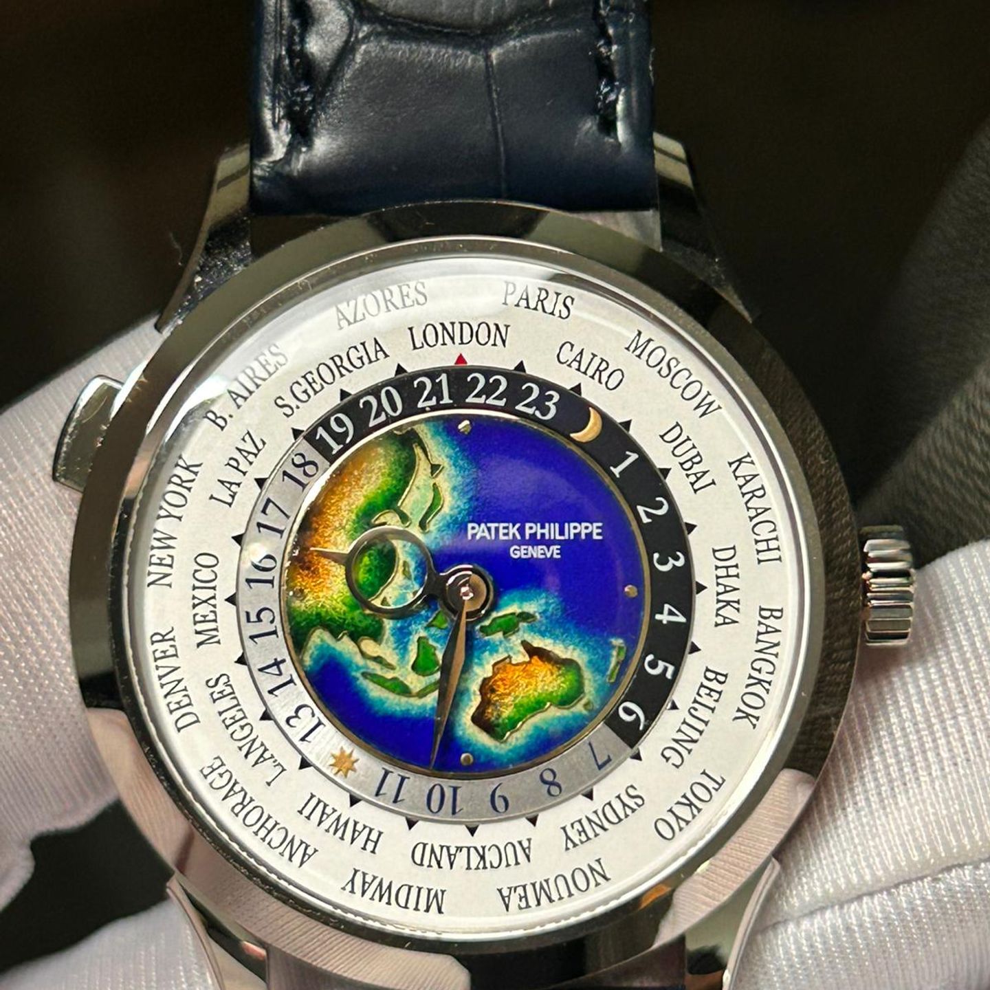 Patek Philippe Complications 5231G-001 (2025) - Multi-colour dial 39 mm White Gold case (1/8)