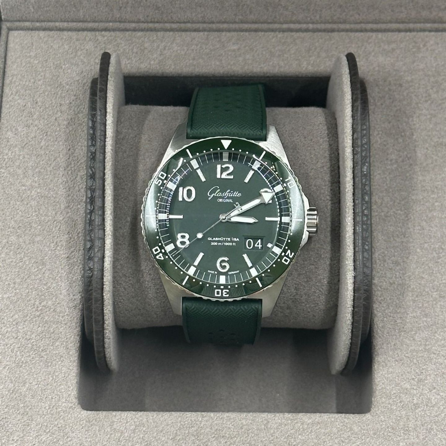 Glashütte Original SeaQ Panorama Date 1-36-13-07-83-33 (2024) - Green dial 43 mm Steel case (5/8)