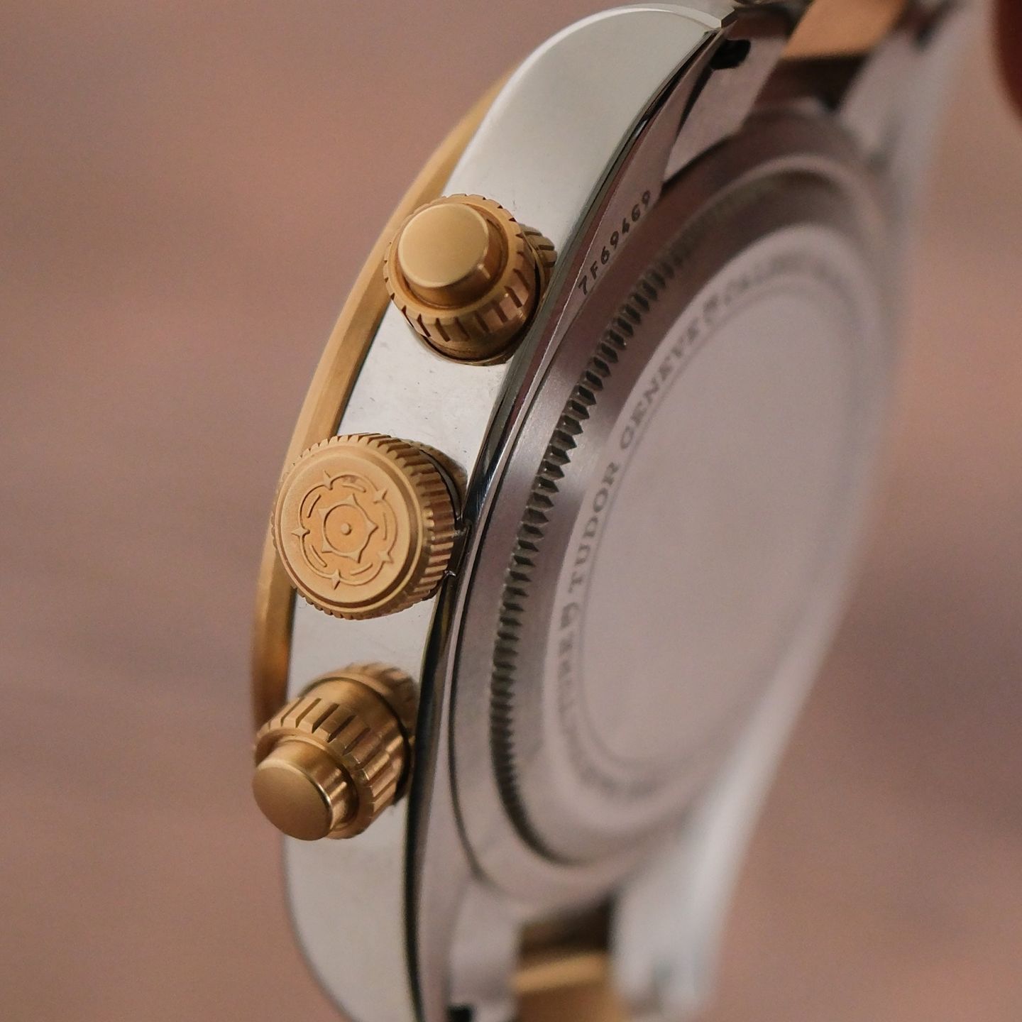 Tudor Black Bay Chrono 79363N (2023) - Black dial 41 mm Gold/Steel case (4/8)