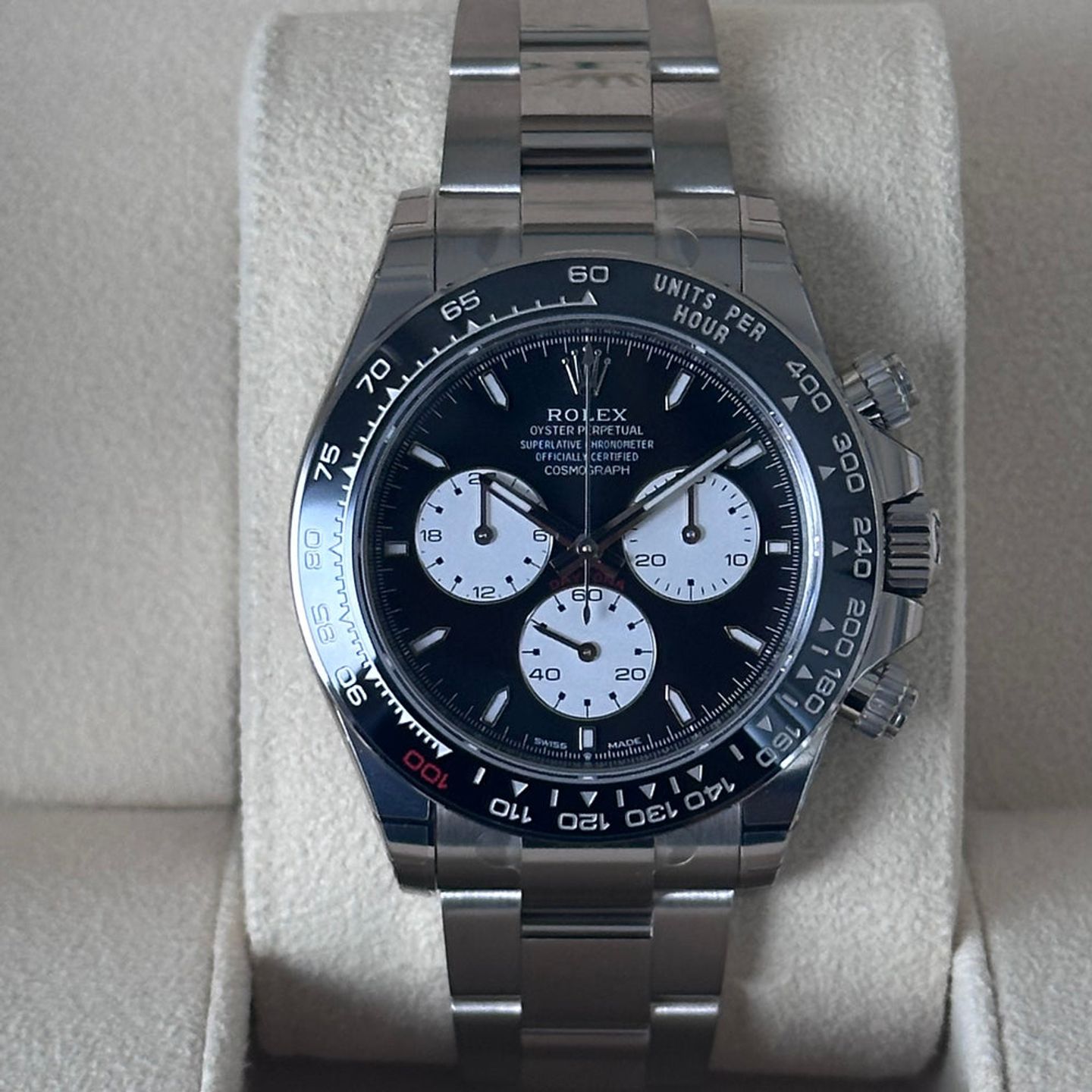Rolex Daytona 126509 (2025) - Black dial 40 mm White Gold case (3/5)