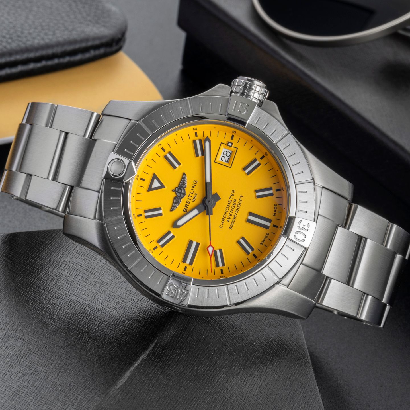 Breitling Avenger Seawolf A17319 (Unknown (random serial)) - Yellow dial 45 mm Steel case (2/8)