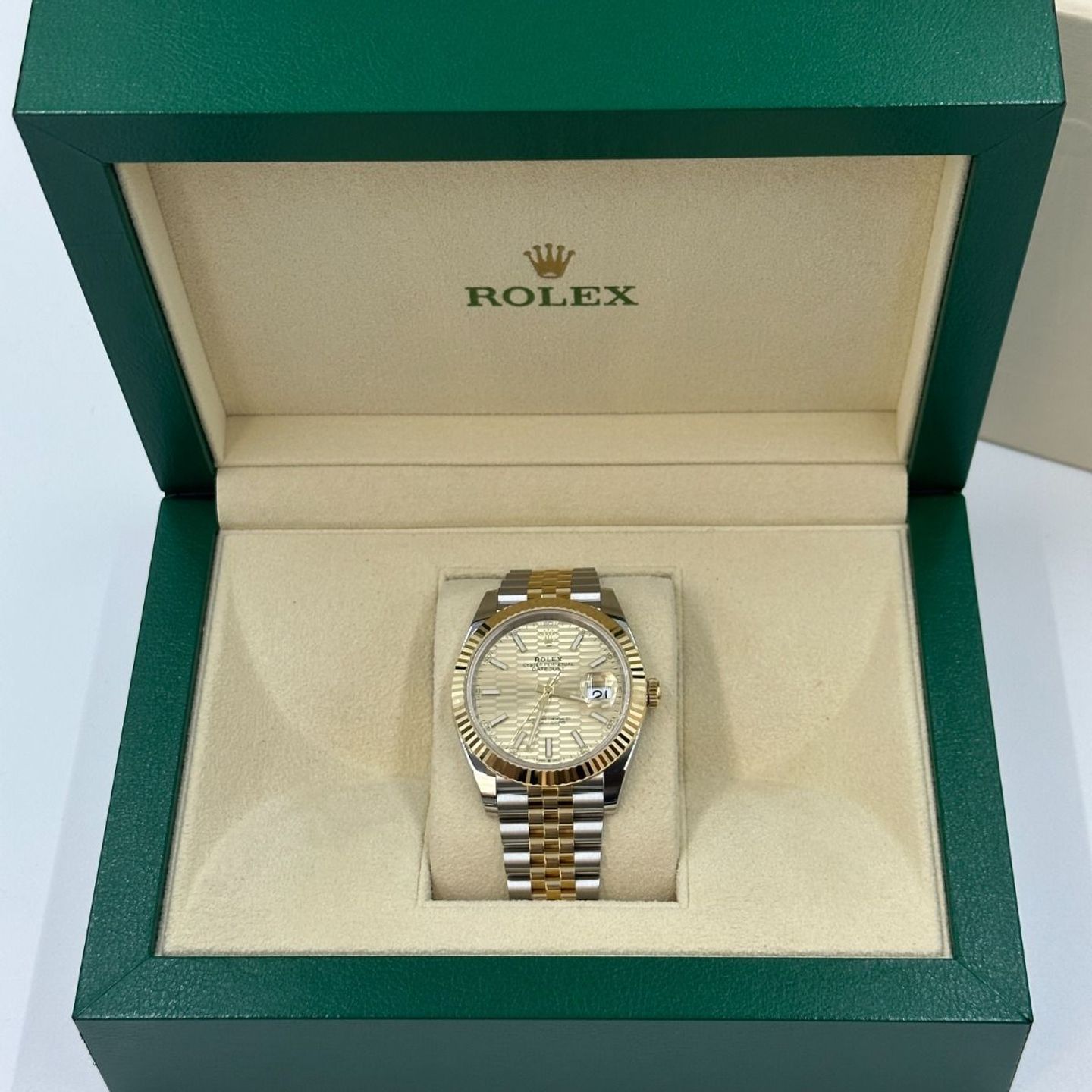 Rolex Datejust 41 126333 (2024) - Gold dial 41 mm Gold/Steel case (4/8)