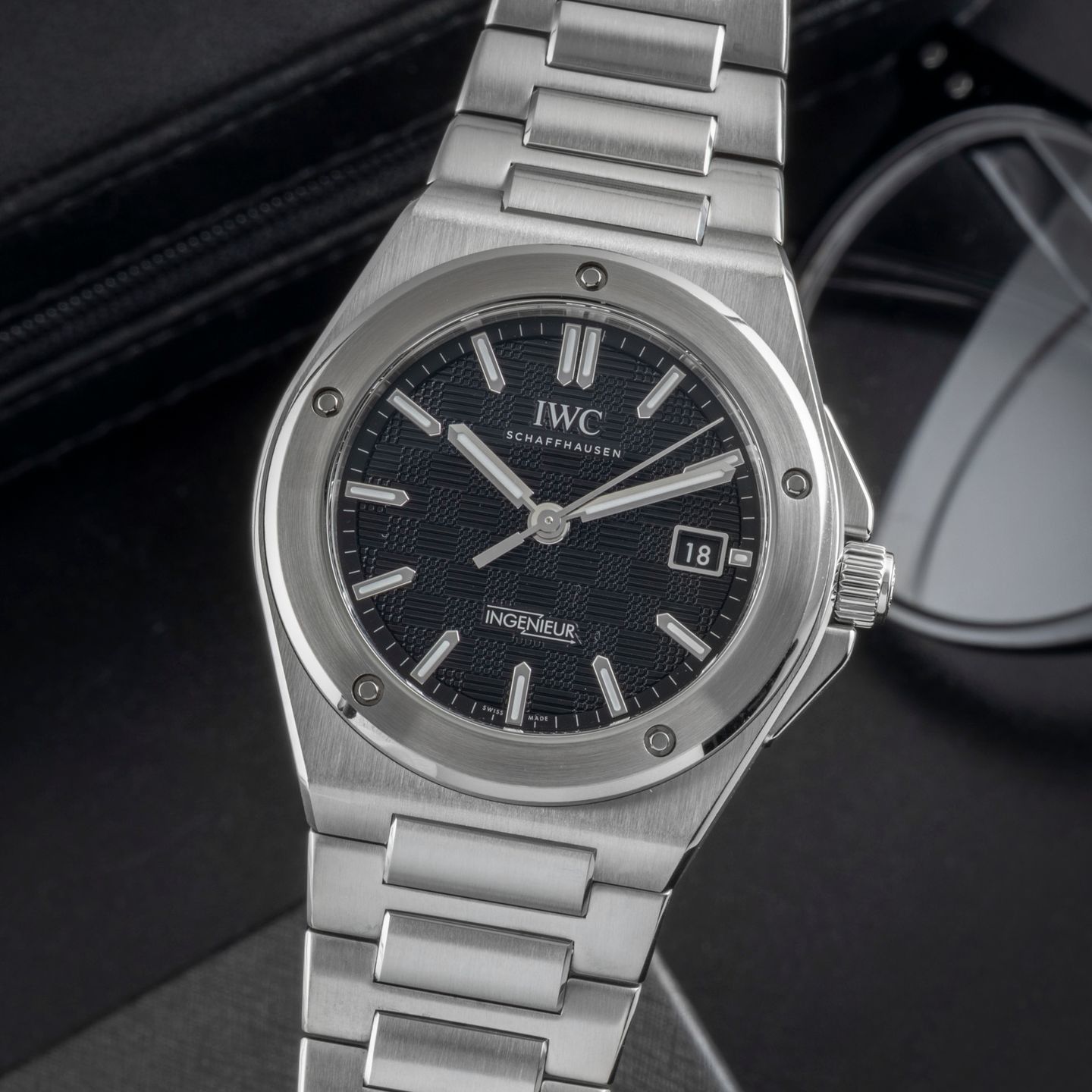 IWC Ingenieur Automatic IW328901 (Onbekend (willekeurig serienummer)) - Zwart wijzerplaat 40mm Staal (3/8)