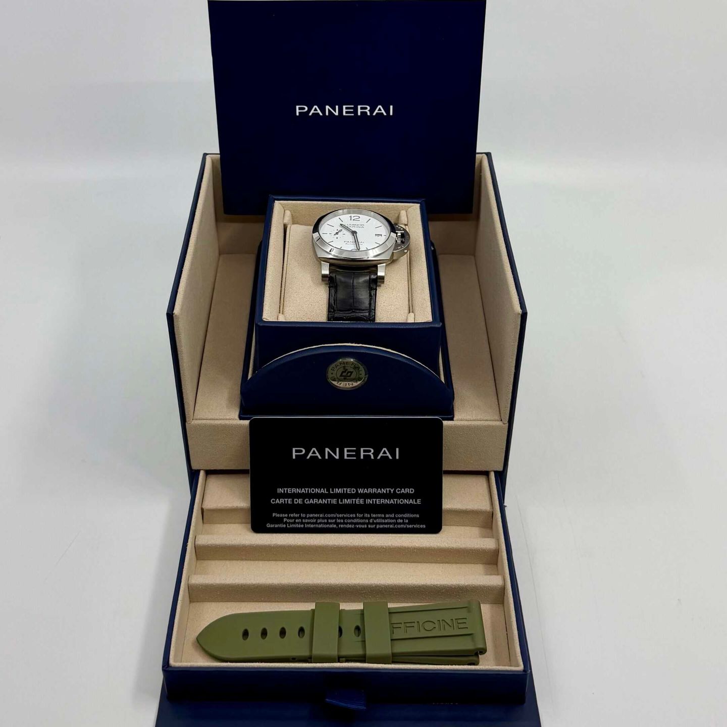 Panerai Luminor Marina PAM01371 (2026) - White dial 40 mm Steel case (4/8)