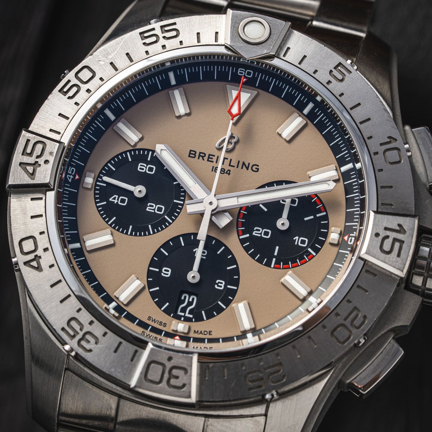 Breitling Avenger AB0147101A1A1 (2025) - Pink dial 44 mm Steel case (6/8)