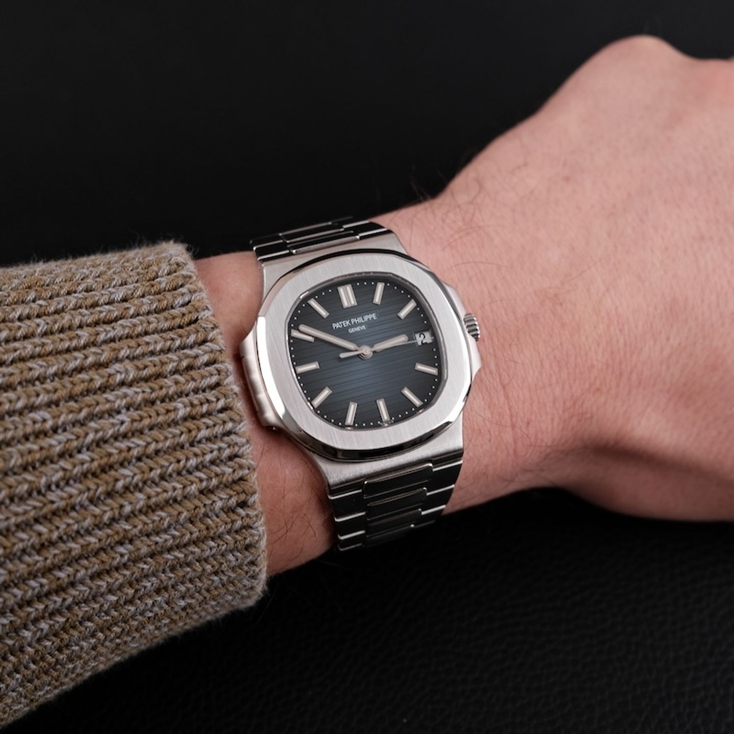 Patek Philippe Nautilus 5711 (Unknown (random serial)) - Blue dial 40 mm Steel case (2/8)