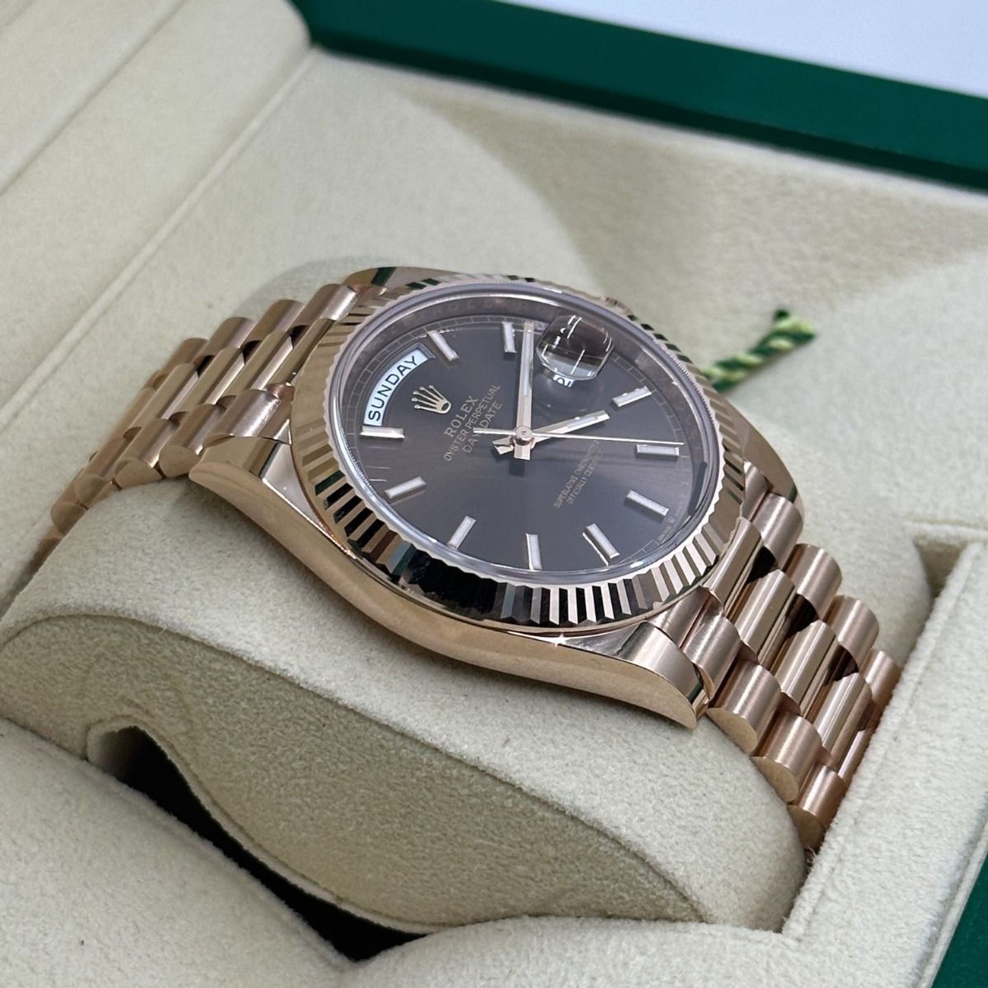 Rolex Day-Date 40 228235 (2024) - Brown dial 40 mm Rose Gold case (6/8)