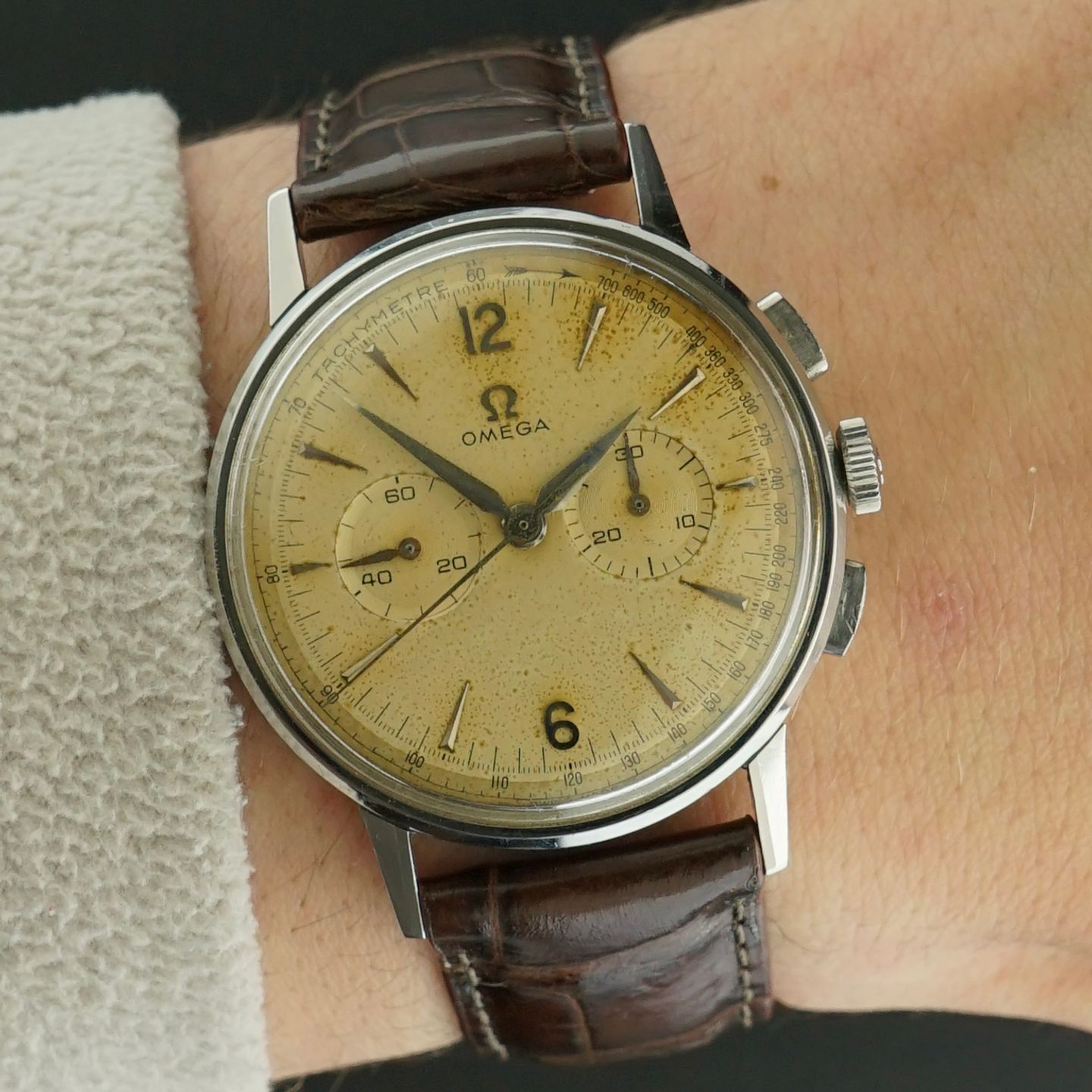 Omega Vintage 2381 - (2/8)