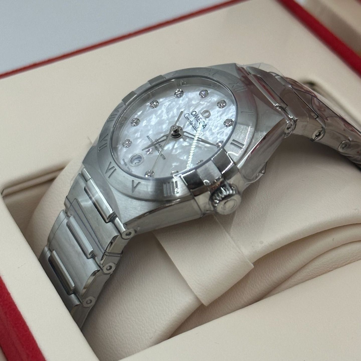 Omega Constellation 131.10.29.20.55.001 (2024) - White dial 29 mm Steel case (6/8)