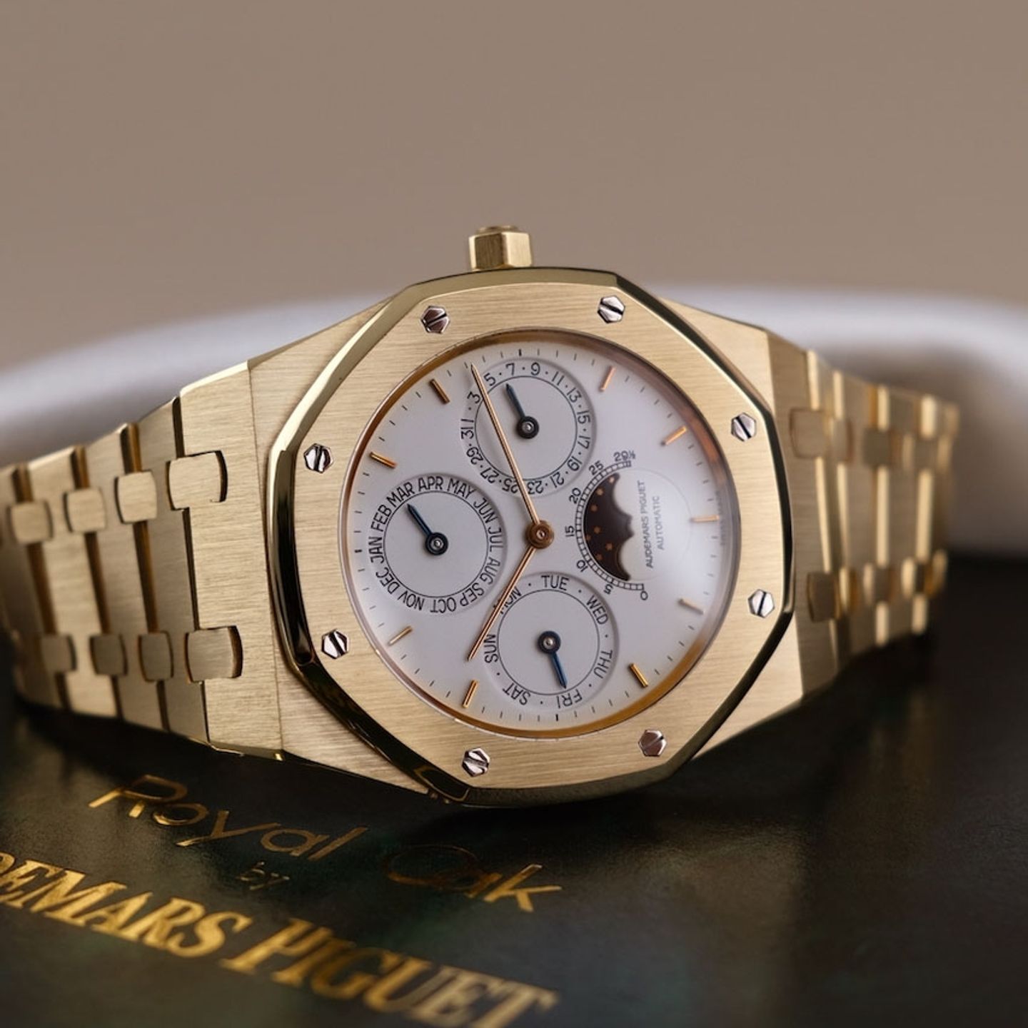 Audemars Piguet Jules Audemars 25919BC.OO.D002CR.02 (1993) - Black dial 39 mm White Gold case (6/8)