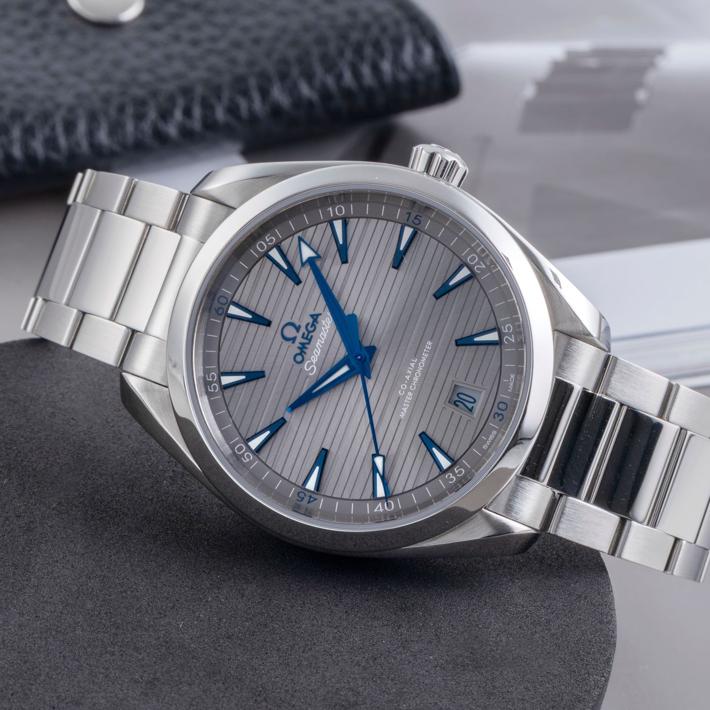 Omega Seamaster Aqua Terra 220.10.41.21.06.001 (Unknown (random serial)) - Grey dial 41 mm Steel case (2/8)