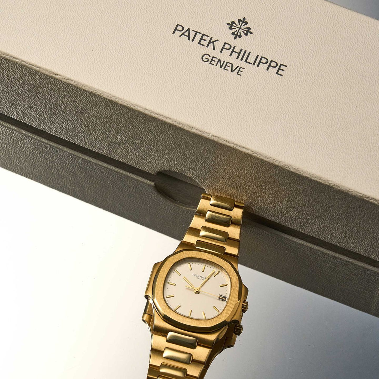 Patek Philippe Nautilus 3800J (Onbekend (willekeurig serienummer)) - Goud wijzerplaat 38mm Geelgoud (14/14)