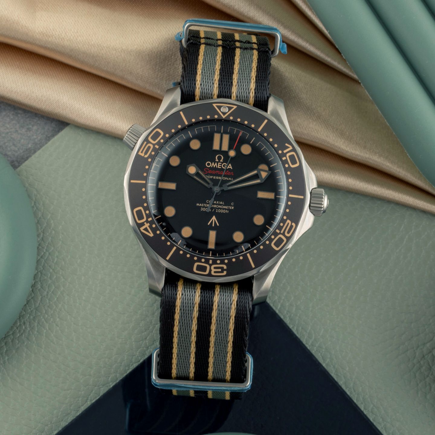 Omega Seamaster Diver 300 M 210.92.42.20.01.001 (Unknown (random serial)) - Brown dial 42 mm Titanium case (1/8)