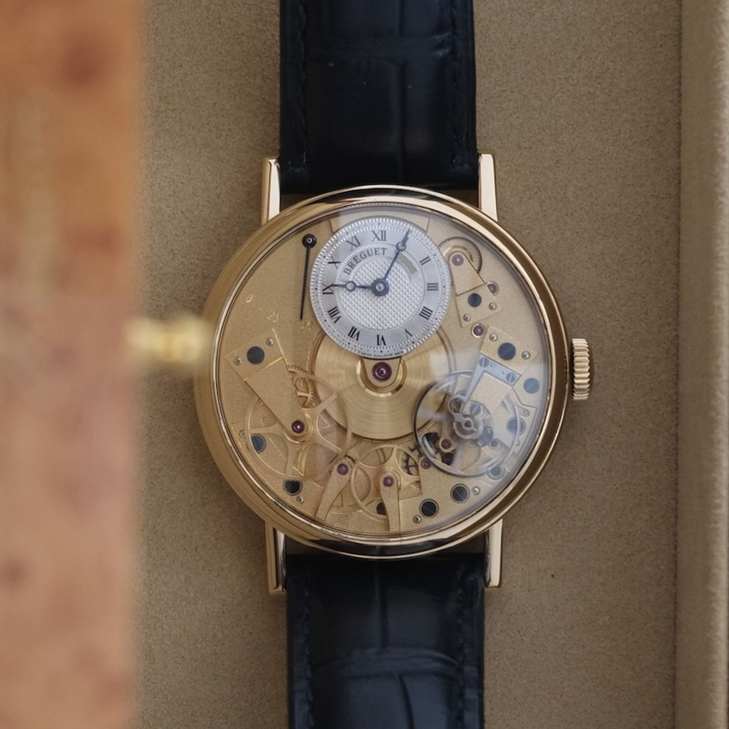 Breguet Tradition 7027BA/11/9V6 (2011) - 37mm Geelgoud (3/8)
