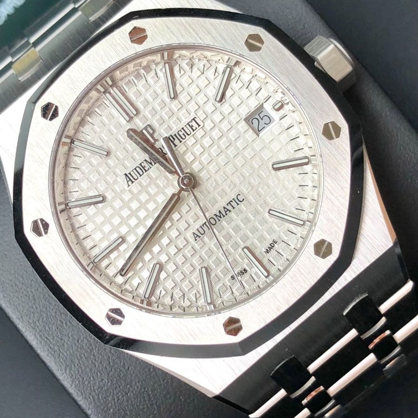 Audemars Piguet Royal Oak Selfwinding 15450ST.OO.1256ST.01 (2021) - Zilver wijzerplaat 37mm Staal (4/8)