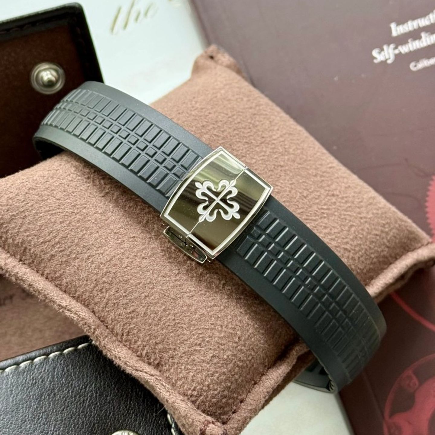 Patek Philippe Aquanaut 5167 (2008) - Brown dial 41 mm Steel case (5/8)