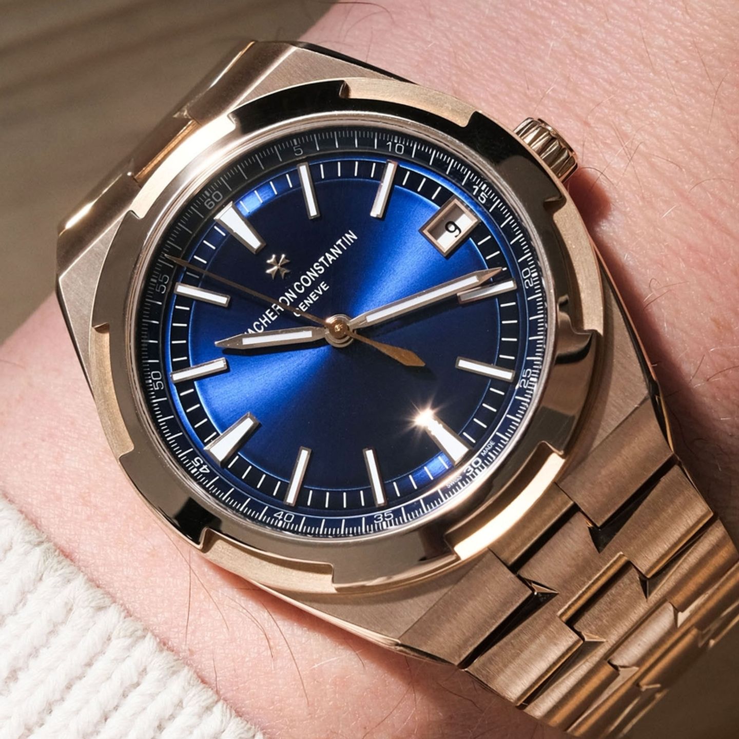 Vacheron Constantin Overseas 4500V/110R-B705 (2023) - Blauw wijzerplaat 42mm Roségoud (1/8)