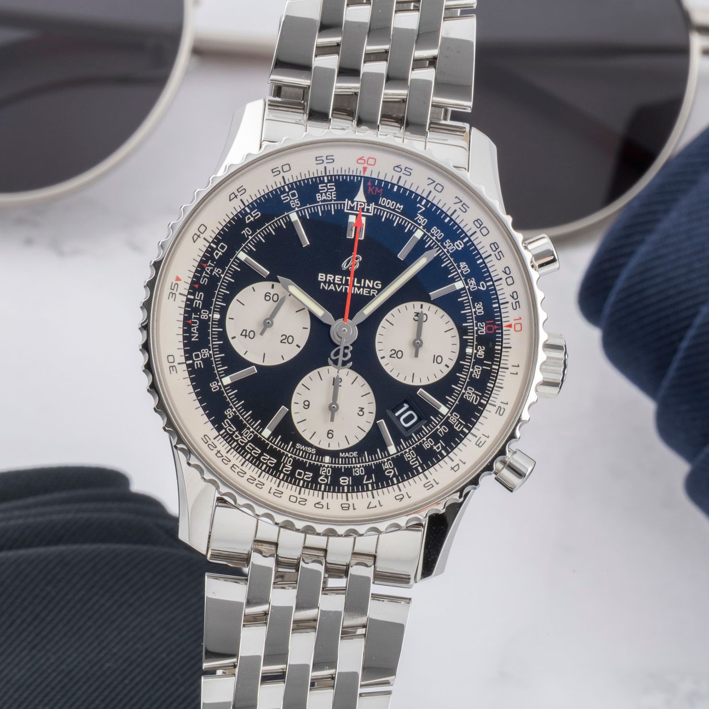 Breitling Navitimer 01 AB0121 (2020) - 43mm Staal (3/8)