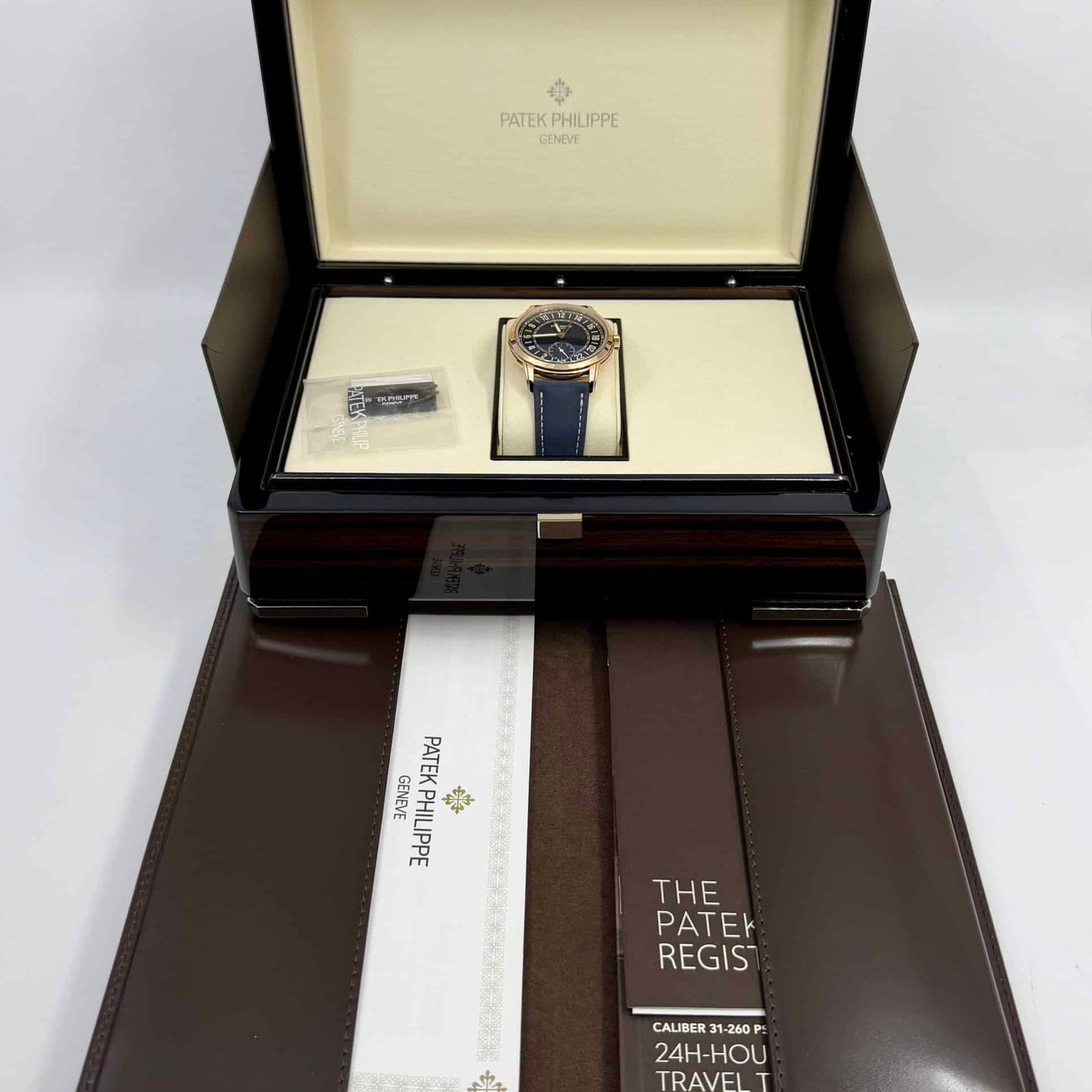 Patek Philippe Calatrava 5224R-001 - (3/8)