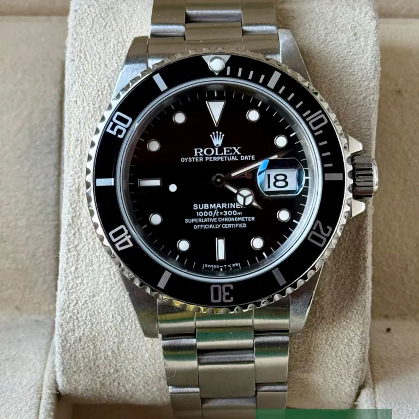 Rolex Submariner Date 16610 (1991) - Black dial 40 mm Steel case (2/7)