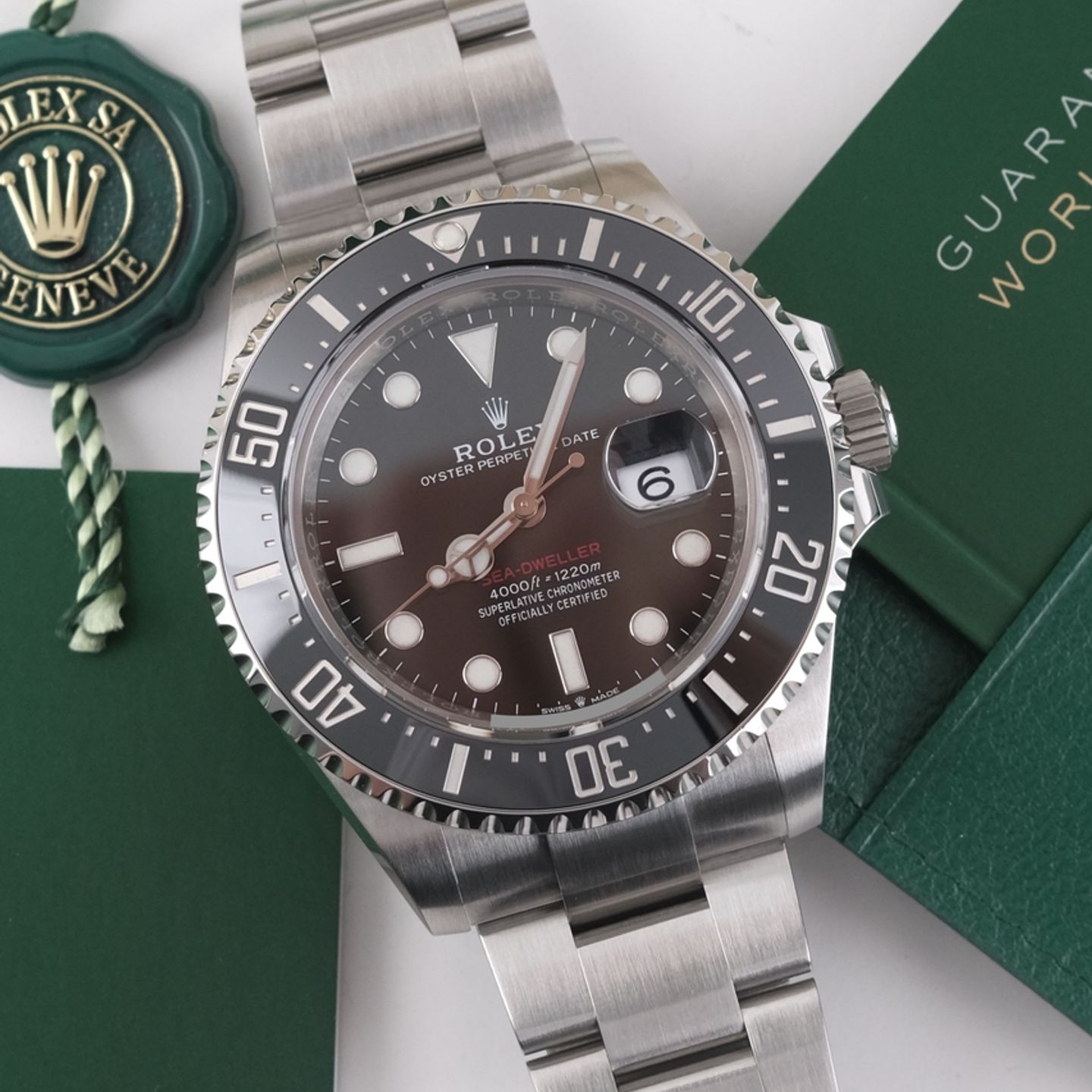 Rolex Sea-Dweller 126600 (2020) - Black dial 43 mm Steel case (2/8)