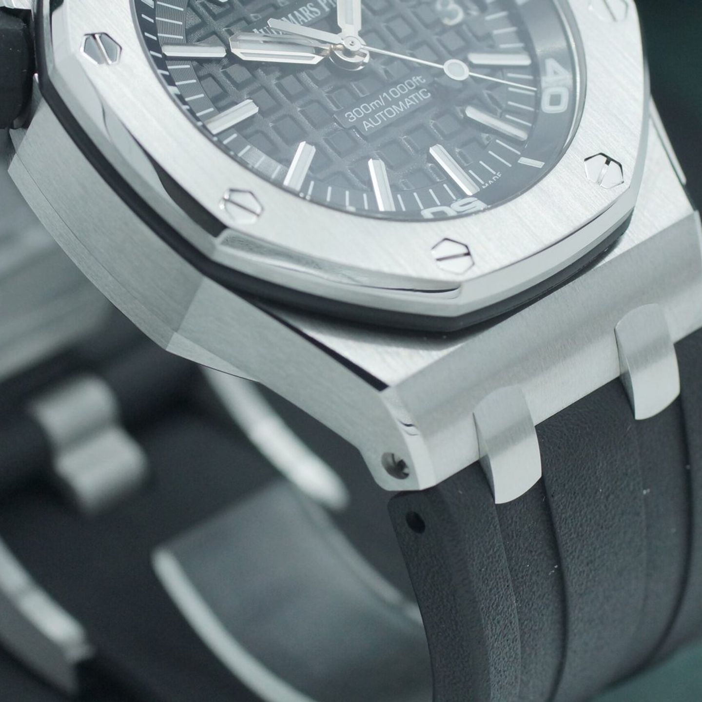 Audemars Piguet Royal Oak Offshore Diver 15703ST - (7/8)