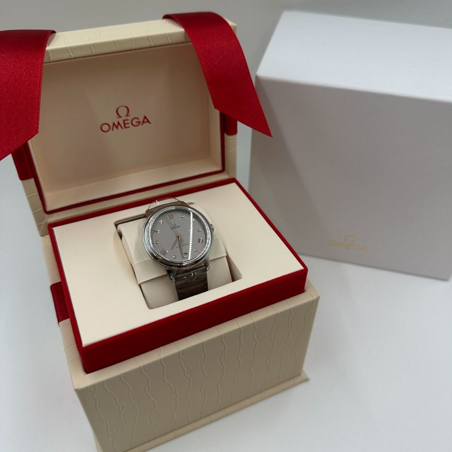 Omega De Ville 434.13.34.20.52.002 (2024) - Grey dial 34 mm Steel case (3/8)