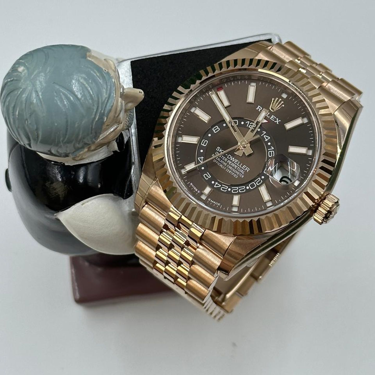 Rolex Sky-Dweller 336935 (2026) - Brown dial 42 mm Rose Gold case (3/10)