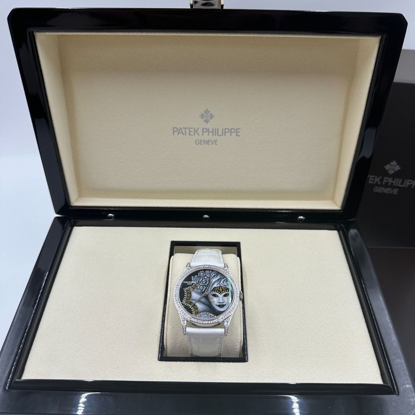 Patek Philippe Unknown 5077/100G-030 (2017) - Black dial 37 mm White Gold case (3/8)